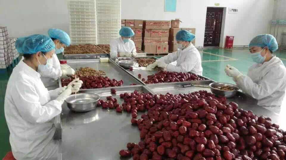 1477984413886026.jpg 棗夾核桃 加工車間.jpg